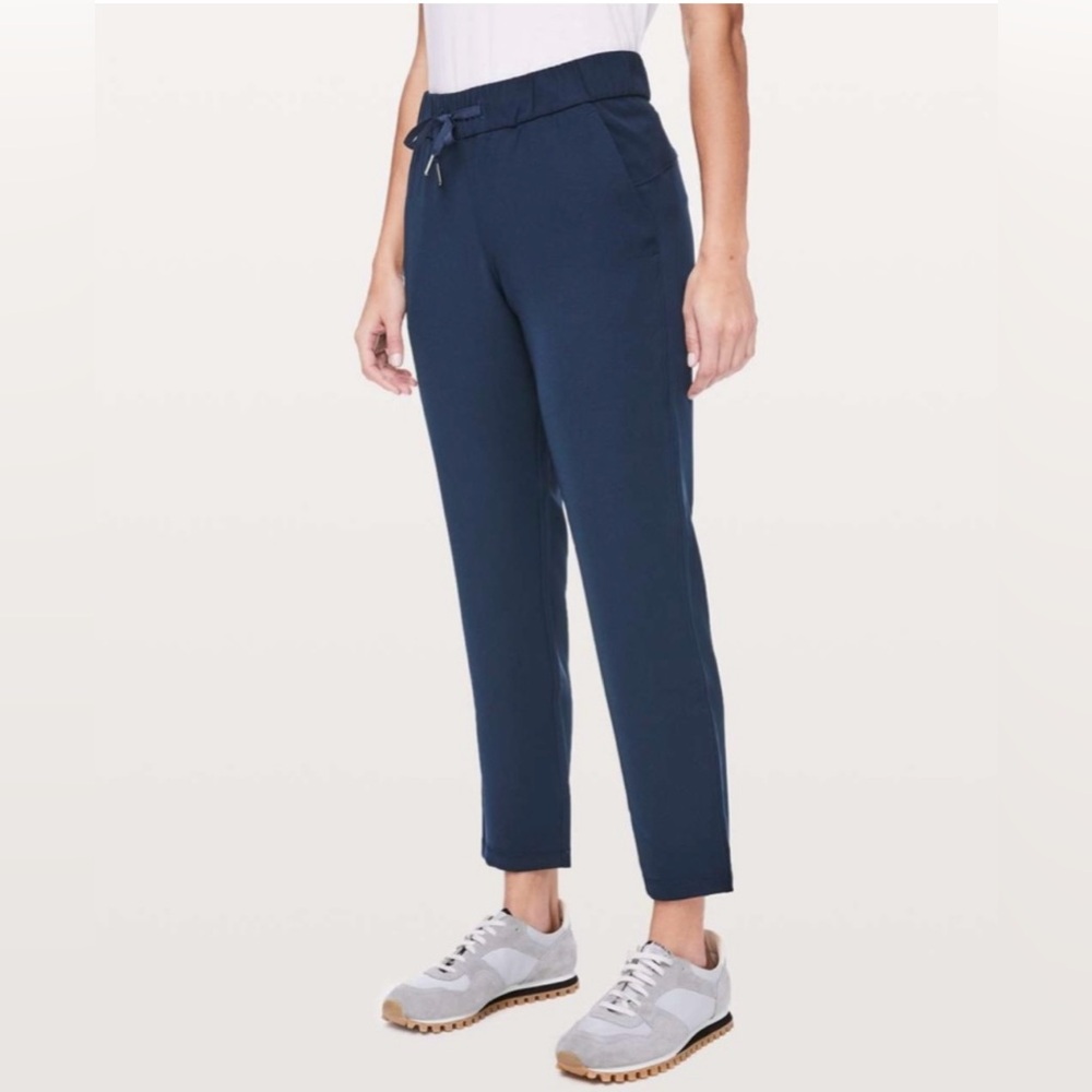 Lululemon On The Fly Pant Size 4, 27" Inseam Navy Blue Pants